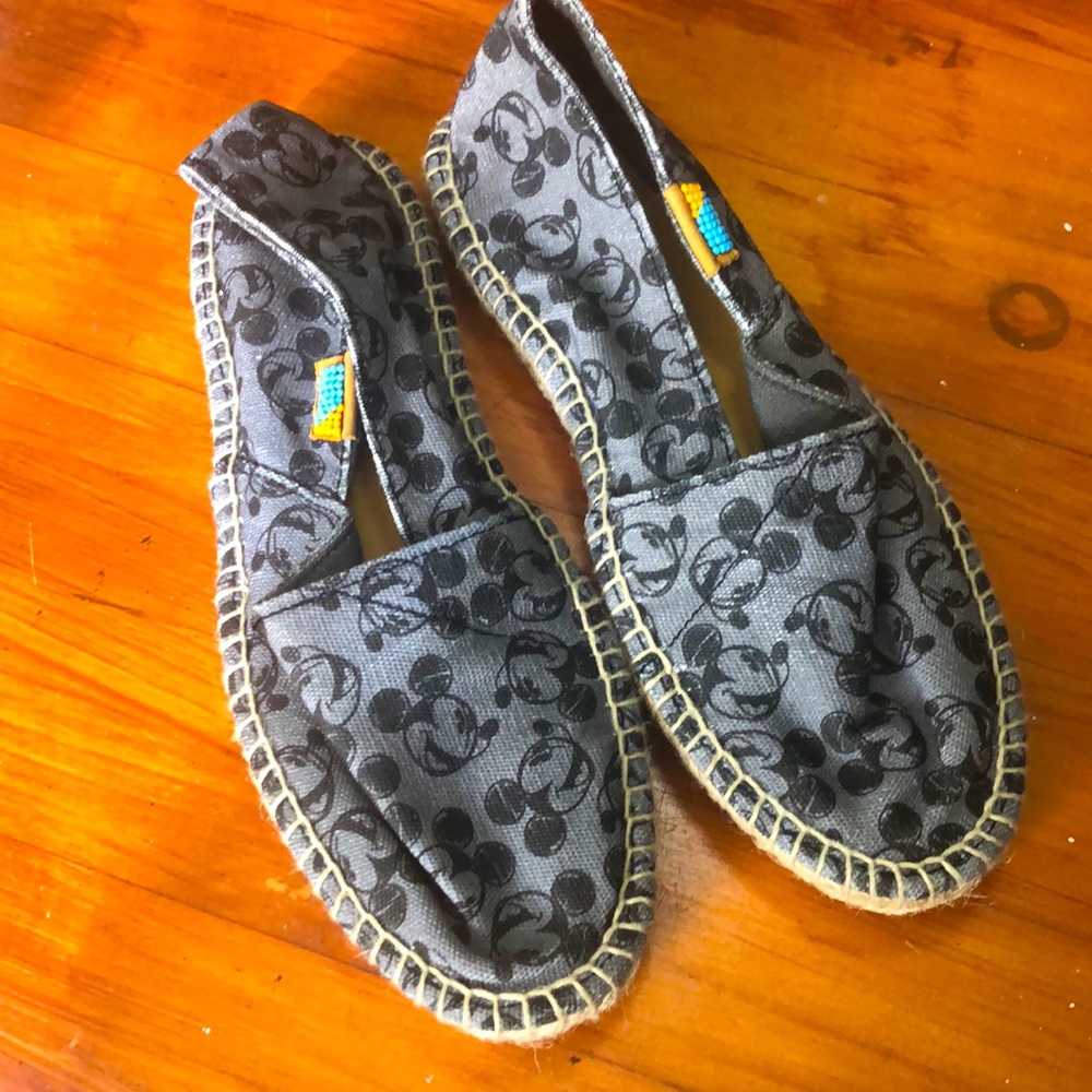 Ubuntu life Disney Mickey Mouse shoes women’s loafers size 8.5 slip on shoe